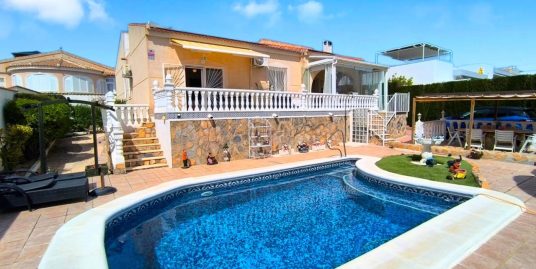 Three/four bed, 3 Bath Detached Villa with private pool in Ciudad Quesada