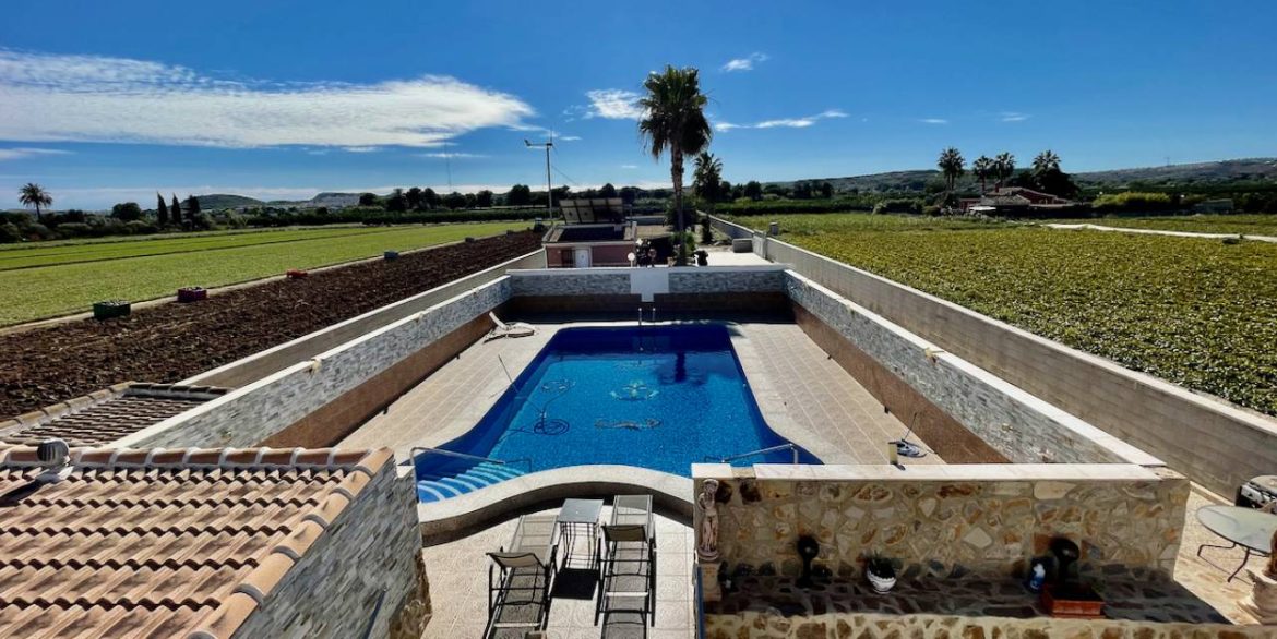 Villa Pool