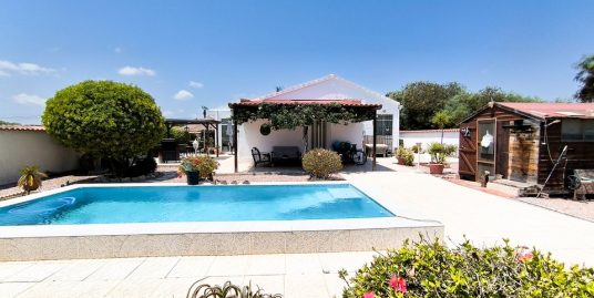 Distinctive 3 Bed, 2 Bath One Level Detached Villa in La Marina