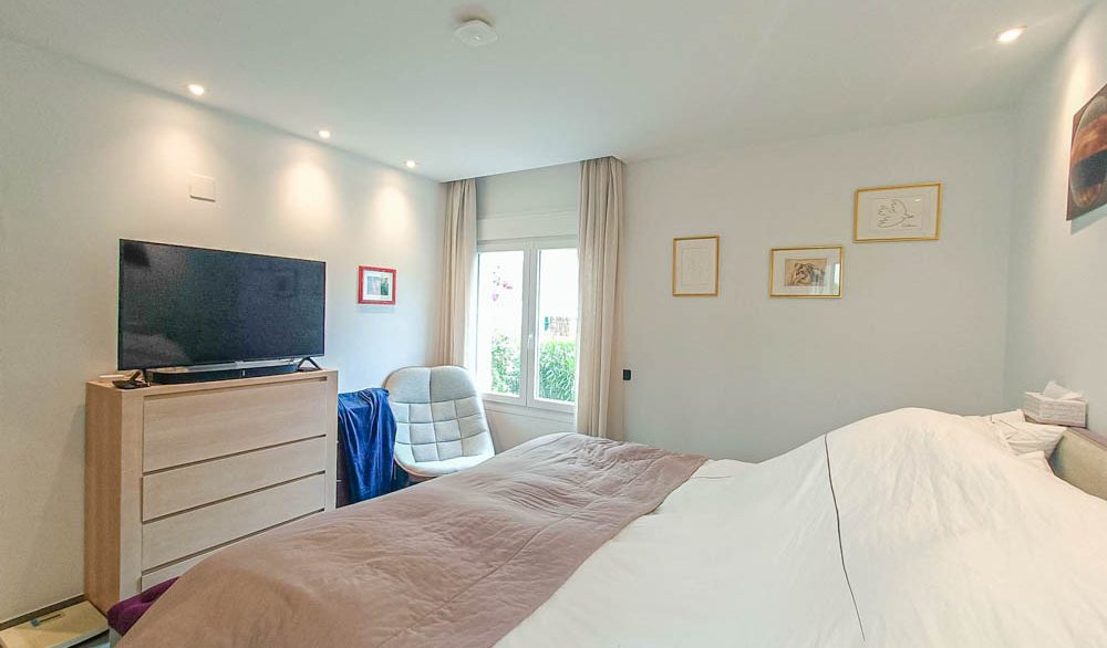 10372_stunning_modern_villa_on_la_finca_150425142827_bed_2a