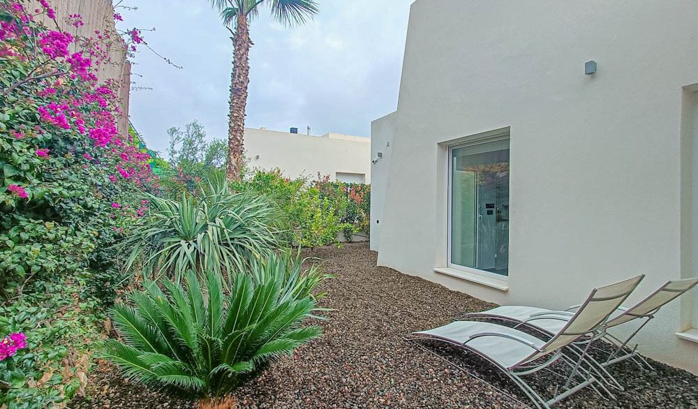 10372_stunning_modern_villa_on_la_finca_150425143056_garden_2
