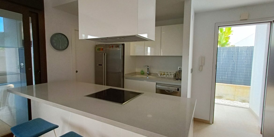 10699_stunning_modern_villa_050625163936_kitch_6