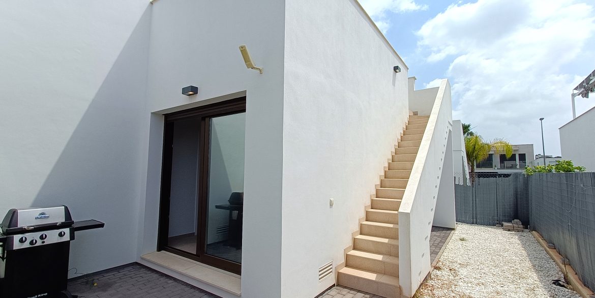 10699_stunning_modern_villa_050625164824_sol_3
