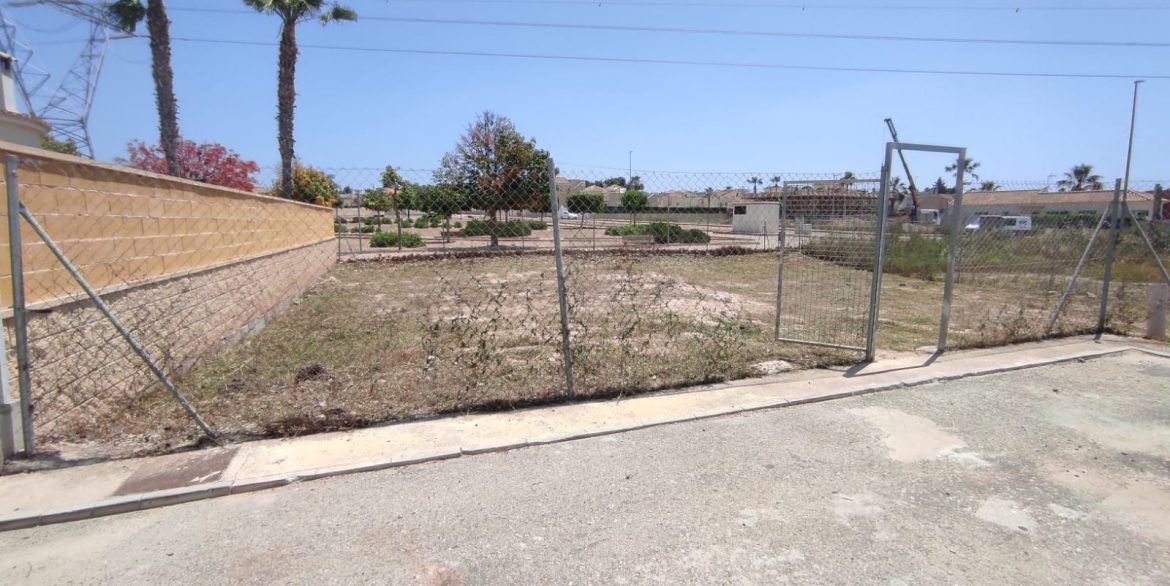 4909_amazing_corner_plot_for_sale_020822131104_1