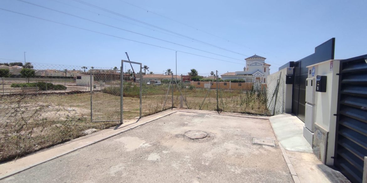 4909_amazing_corner_plot_for_sale_020822131106_3