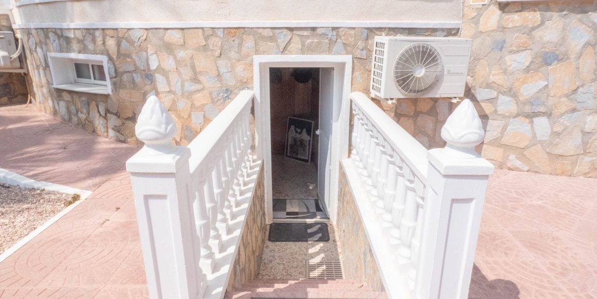 6110_an_amazing_villa_for_sale_in_quesada_with_summer_house_050723160714_p1140584