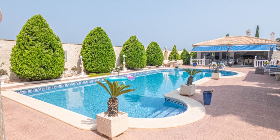 6110_an_amazing_villa_for_sale_in_quesada_with_summer_house_050723160727_p1140605