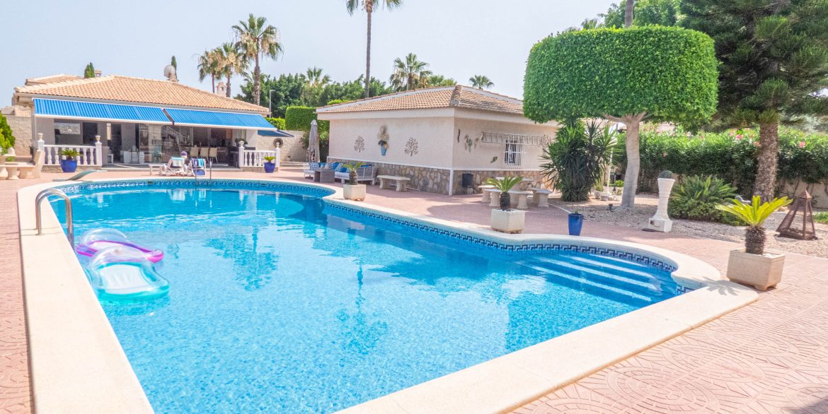 6110_an_amazing_villa_for_sale_in_quesada_with_summer_house_050723160732_p1140611
