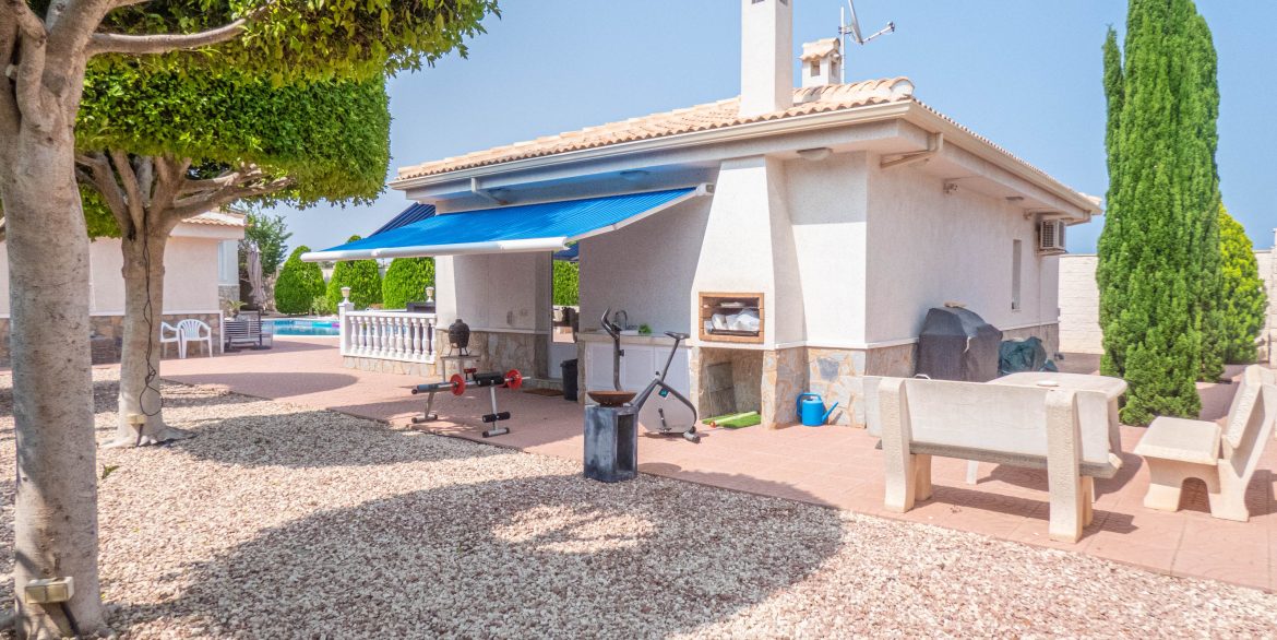 6110_an_amazing_villa_for_sale_in_quesada_with_summer_house_050723160732_p1140629