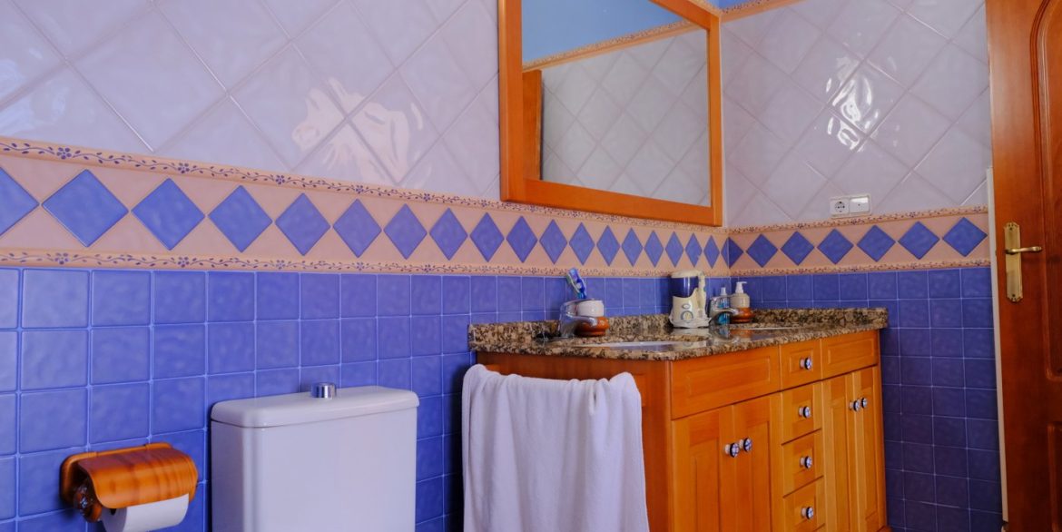 7046_amazing_countryside_finca_with_income_120224150014_hallway