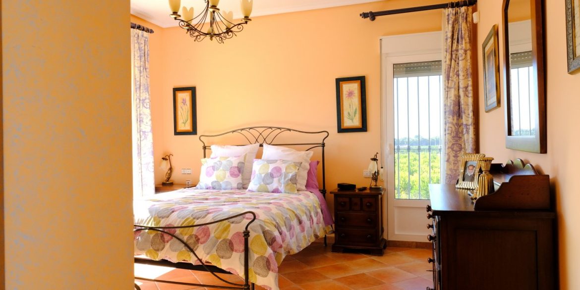 7046_amazing_countryside_finca_with_income_120224150015_bed_4a