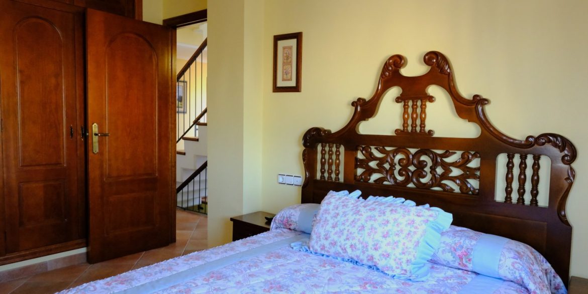 7046_amazing_countryside_finca_with_income_120224150015_master_g