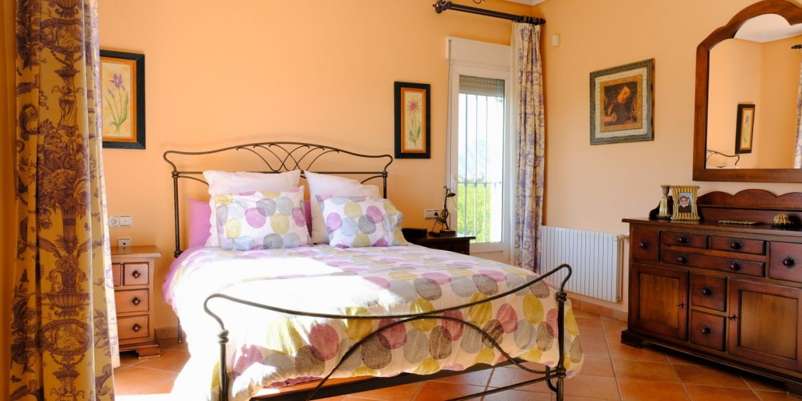7046_amazing_countryside_finca_with_income_120224150017_laundry