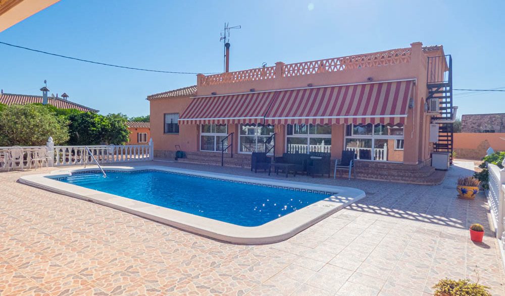 8361_stunning_villa_in_rafal_051224124547_p1200875