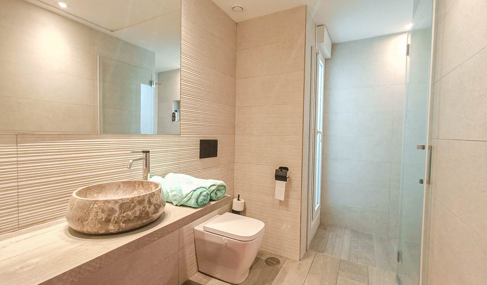 10372_stunning_modern_villa_on_la_finca_150425142646_bed_1b
