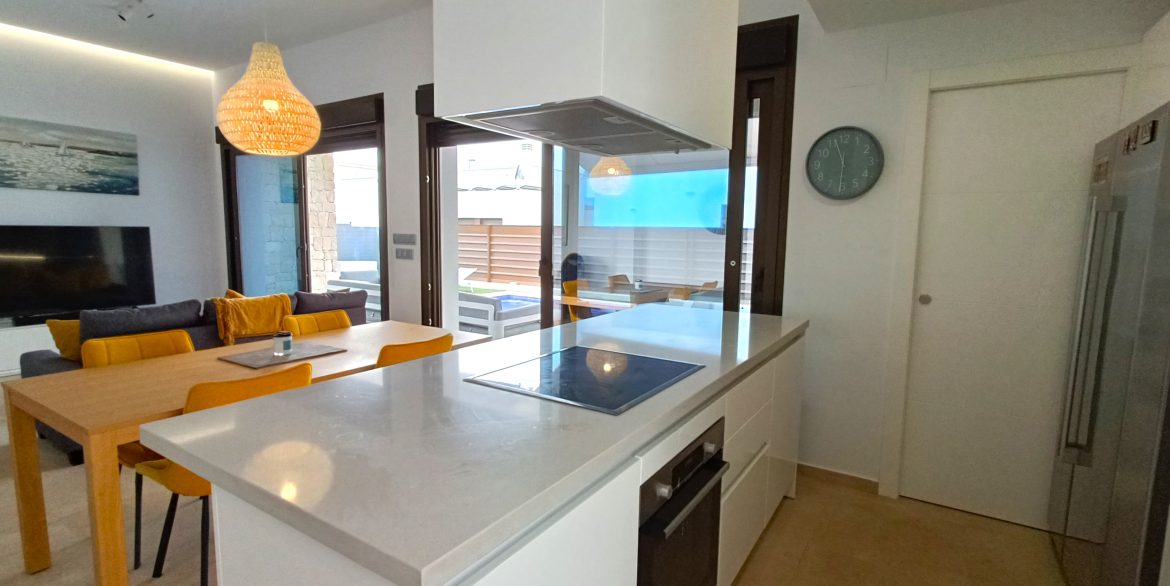 10699_stunning_modern_villa_050625163917_kitch_1