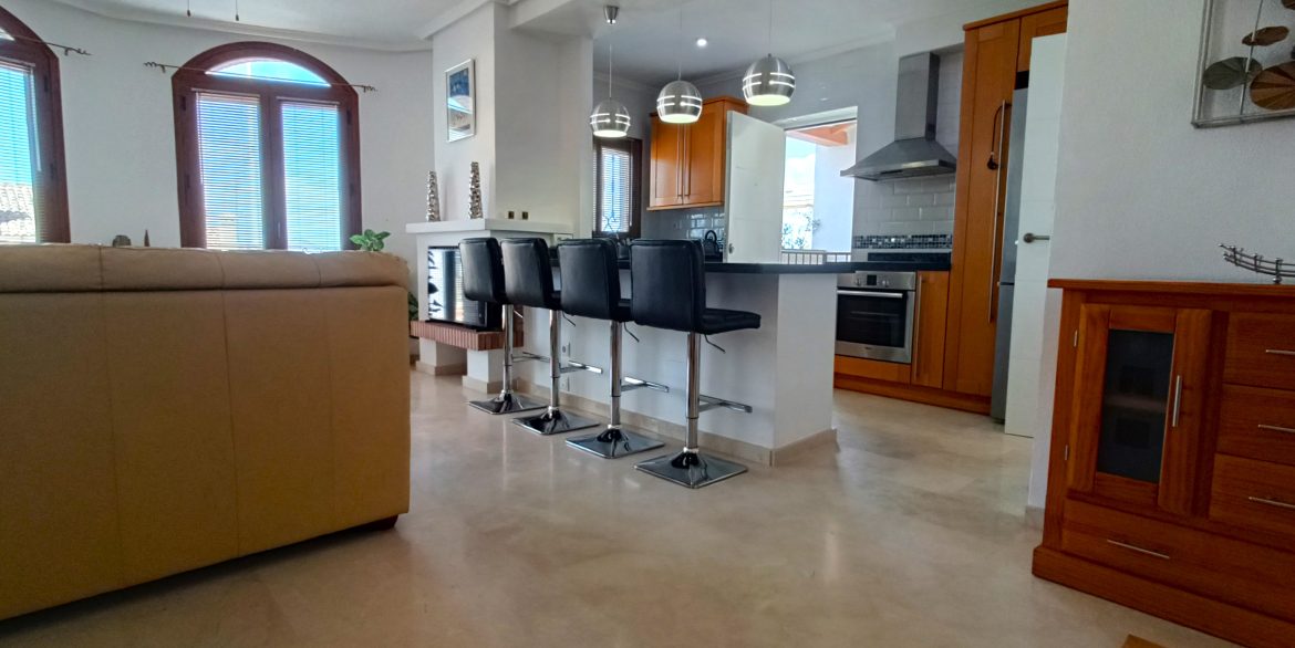 11162_beautiful_linked_detached_villa_060925113802_lou_1