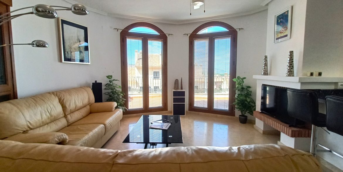 11162_beautiful_linked_detached_villa_060925113804_lou_2