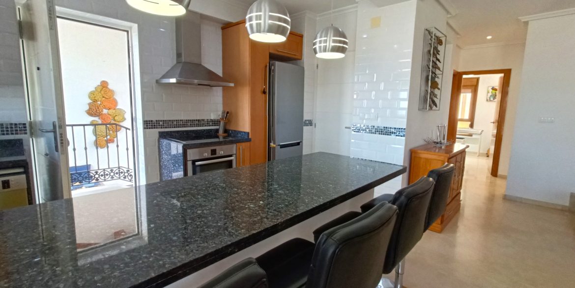 11162_beautiful_linked_detached_villa_060925114103_kit_2