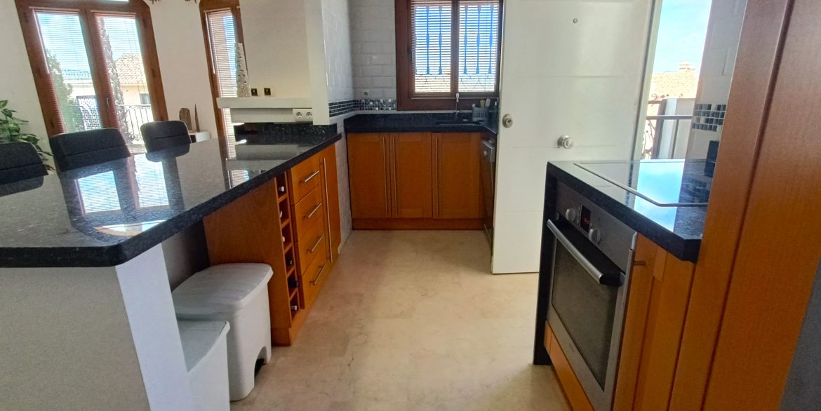 11162_beautiful_linked_detached_villa_060925114103_kit_5