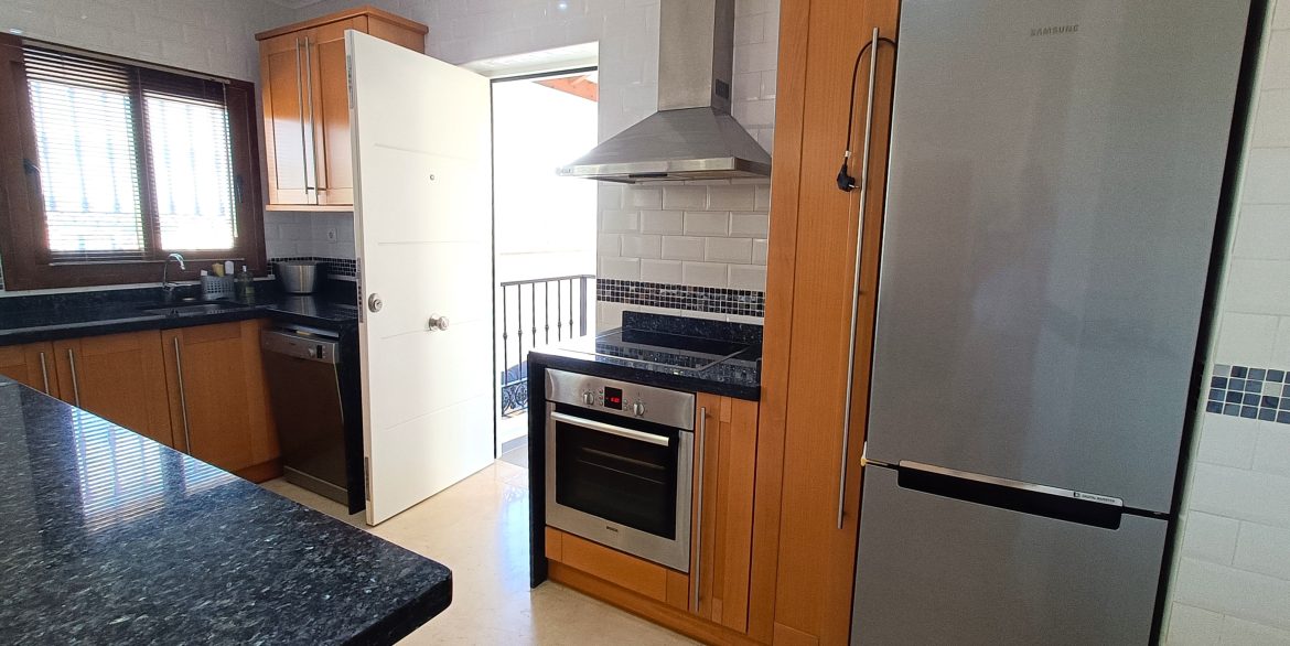 11162_beautiful_linked_detached_villa_060925114105_kit_4