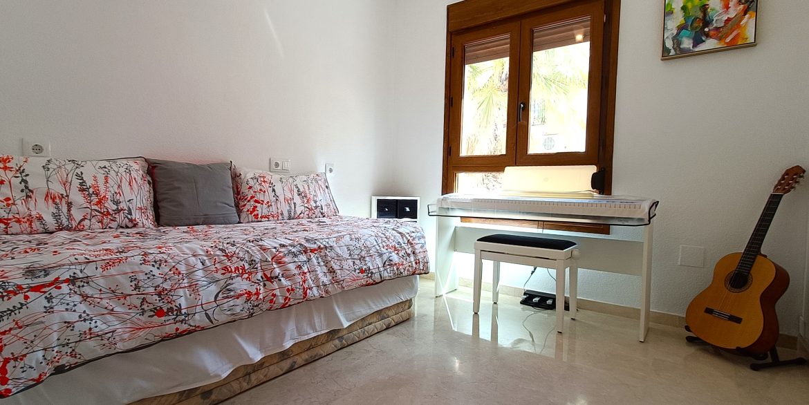 11162_beautiful_linked_detached_villa_060925114258_bed_3a