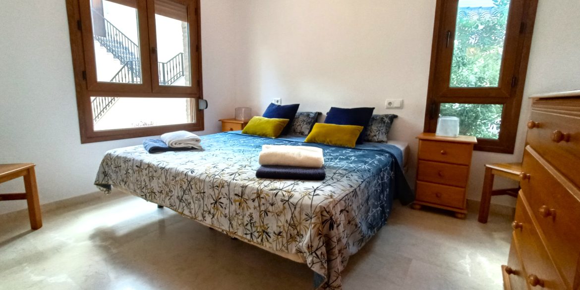 11162_beautiful_linked_detached_villa_060925114405_bed_2c