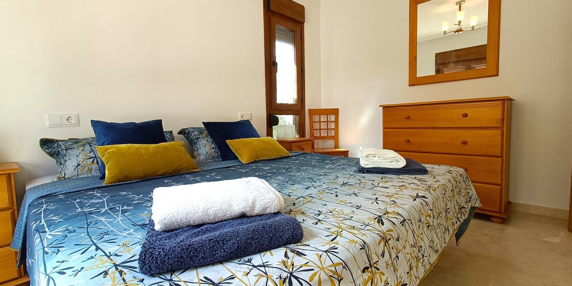 11162_beautiful_linked_detached_villa_060925114528_bed_2c