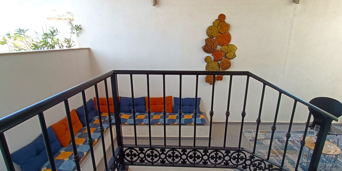 11162_beautiful_linked_detached_villa_060925114617_court_4