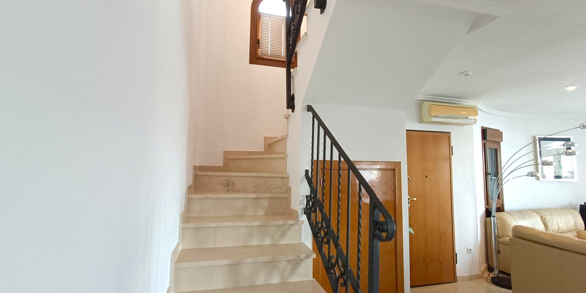 11162_beautiful_linked_detached_villa_060925114903_stairs