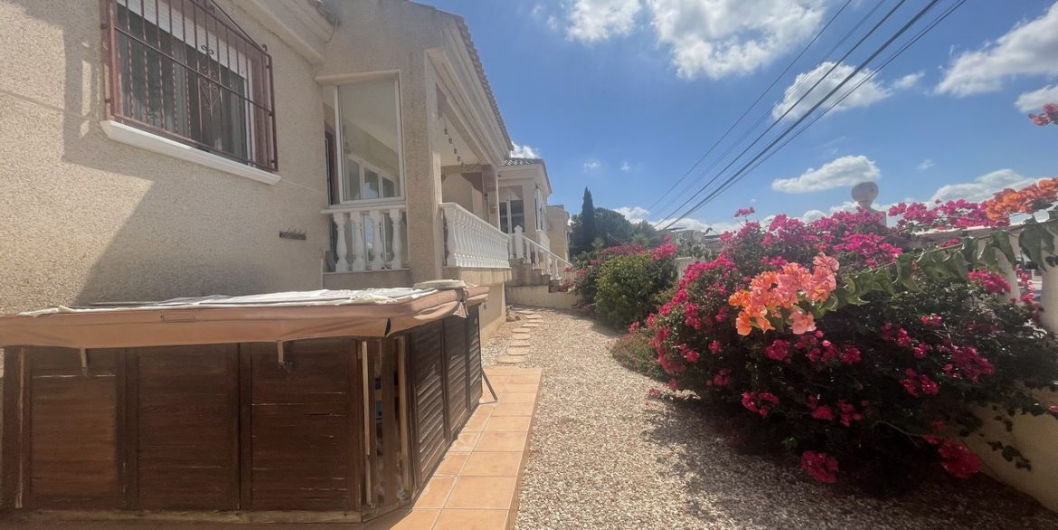 157948-villa-for-sale-in-algorfa-30548015-large