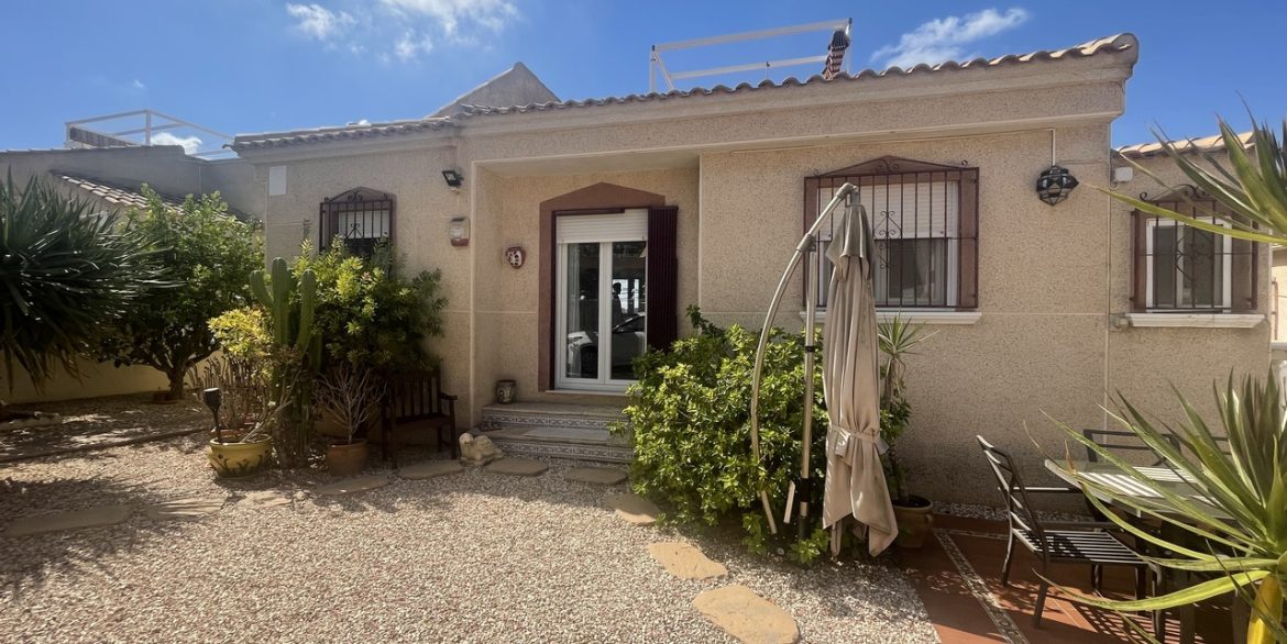 157948-villa-for-sale-in-algorfa-30548044-large