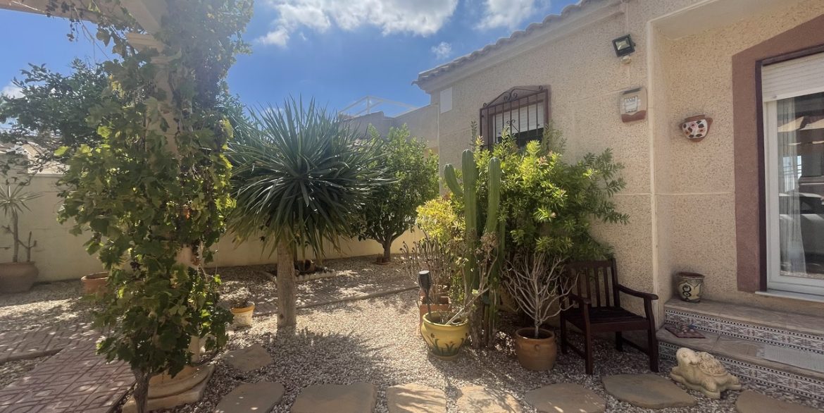 157948-villa-for-sale-in-algorfa-30548049-large