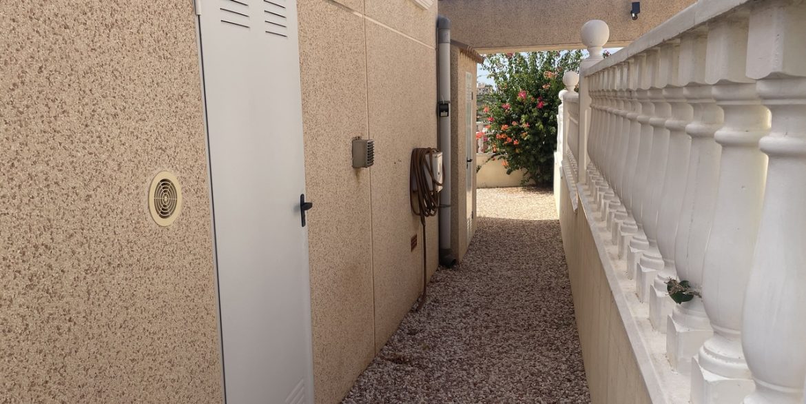 157948-villa-for-sale-in-algorfa-30548050-large