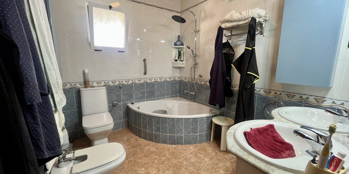 157982-villa-for-sale-in-orihuela-30559335-large