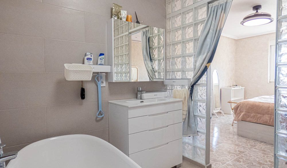 8093_stunning_reformed_countryside_villa_051024105423_p1210246