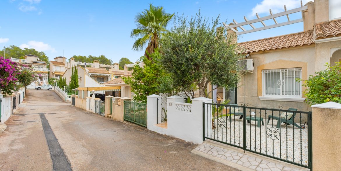 o_1j7m9ji9momj1isbarr32t5tu2t