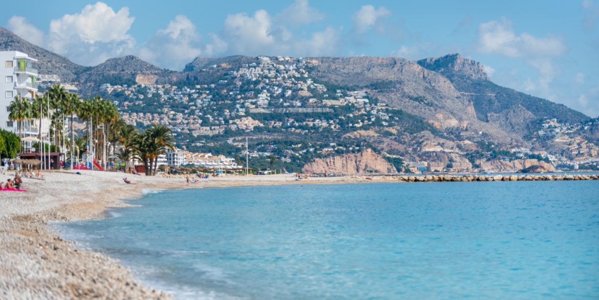 o_1j810j3lo64a1aed2an19511eut31