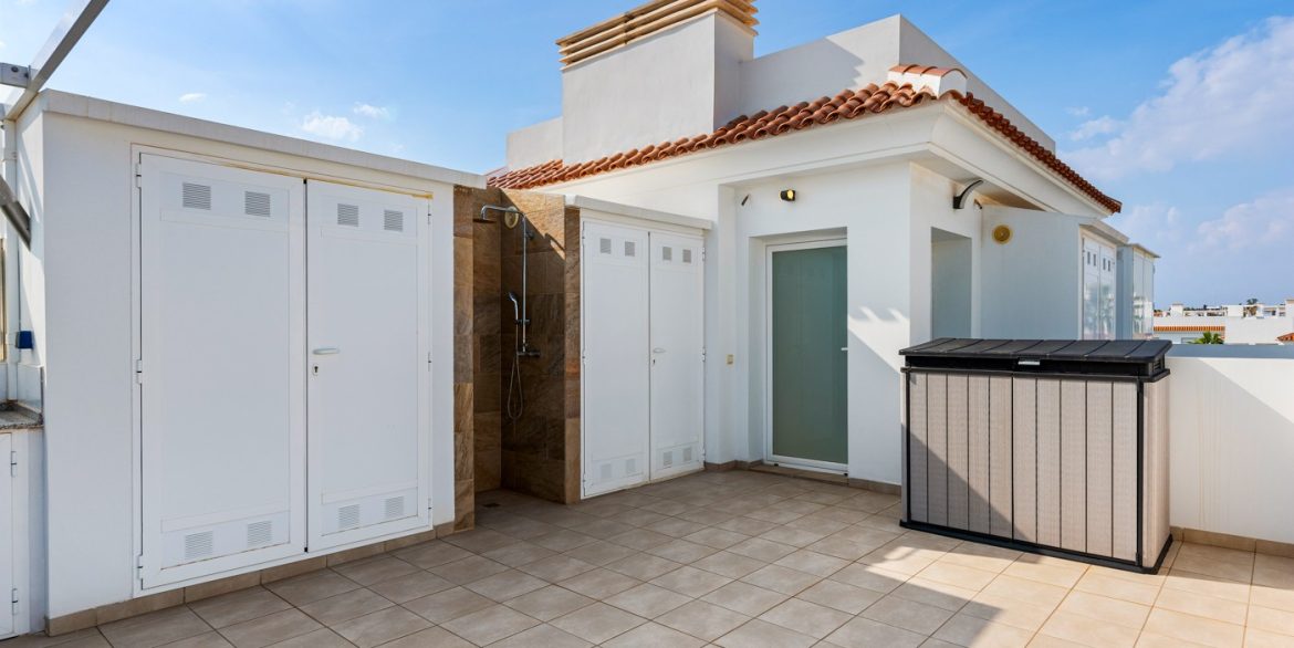 o_1j82vk3n5149111aauhnmkf9873b