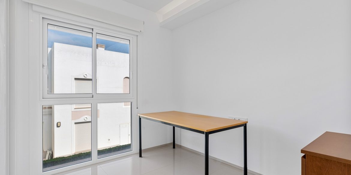 o_1j82vk3n51u5aih5eslfnlr7r2o