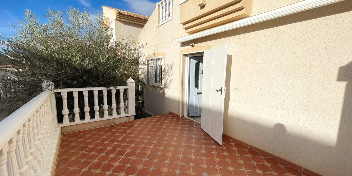 o_1j836q9541cjg1sassenpqg114r2d