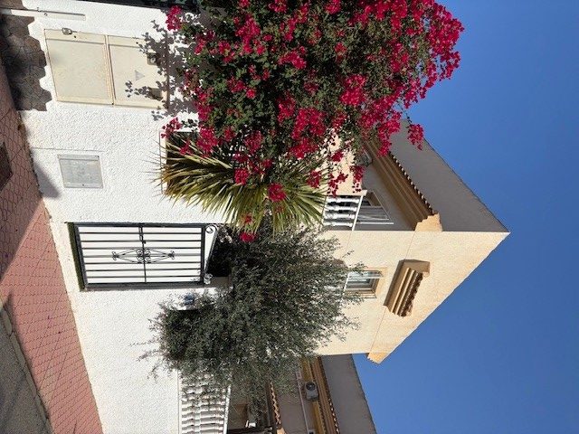 o_1j8aihdlnckihtq1hkq1091tsl1r