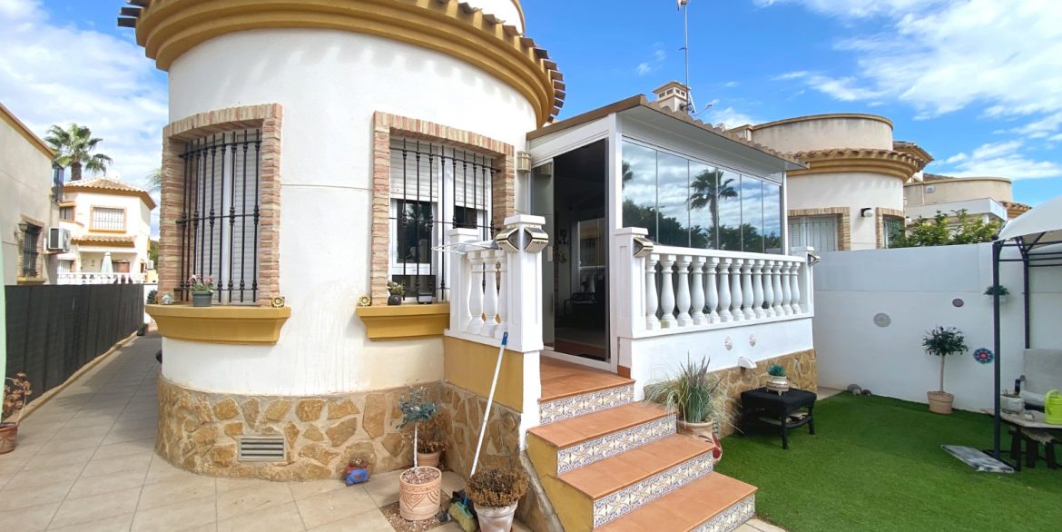 o_1j8l9tdrmca9frl14pg189li232a