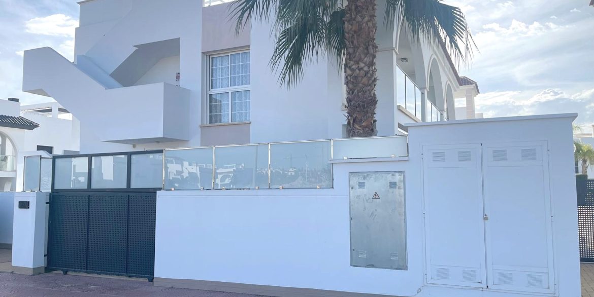 o_1j8nuptrs17fni0d3d615n6tj735