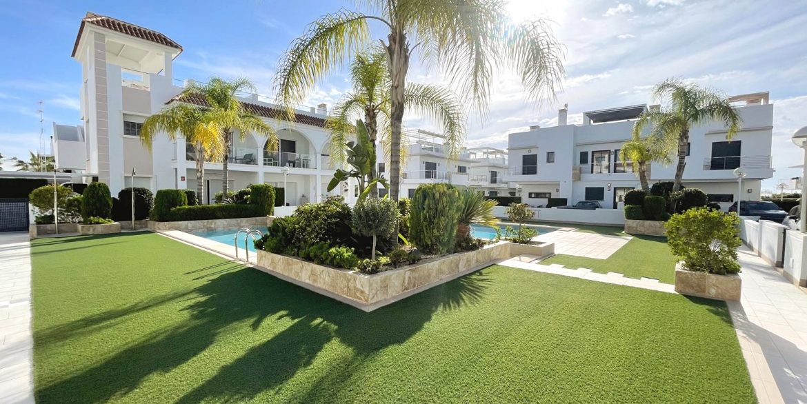 o_1j8nuptrs1v0l1hjo8c27u4km37