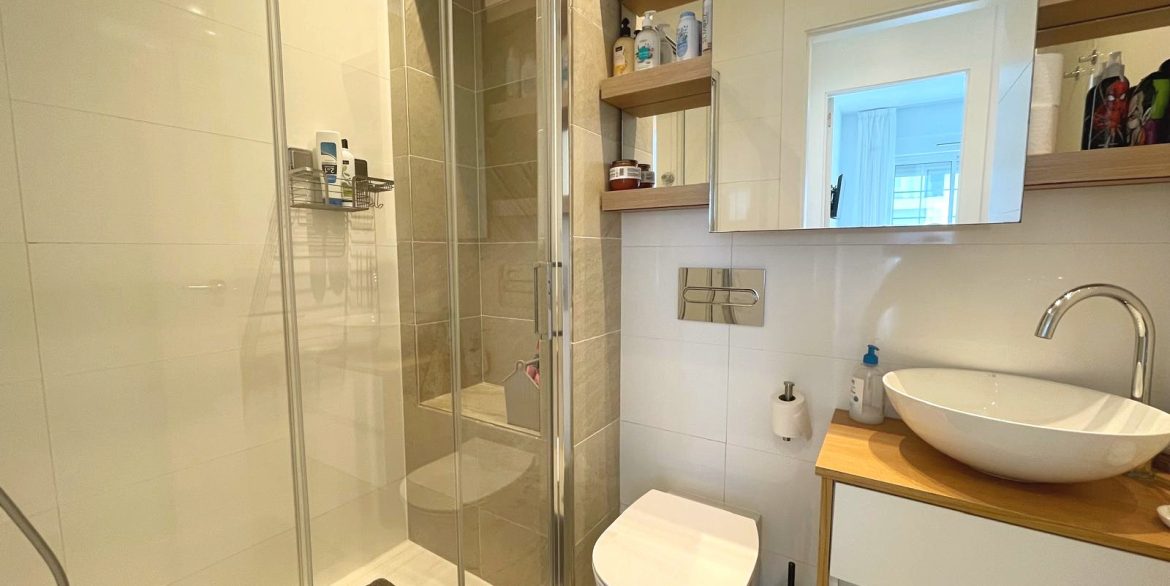 o_1j8nuptrsi0h1e11r9915338f02v