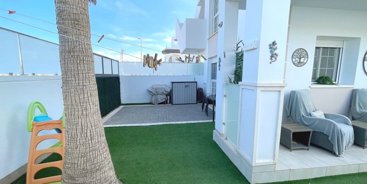 o_1j8nuptrsl4rgj21hncmldrdi2o