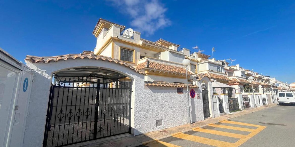 158389-townhouse-for-sale-in-torrevieja-30696189-large