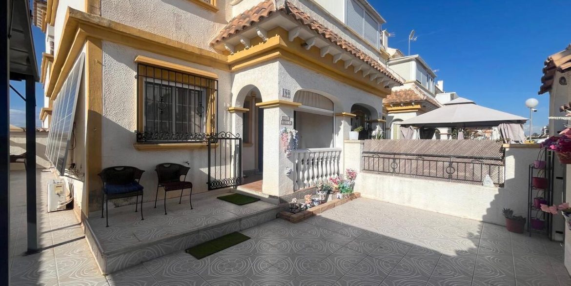 158389-townhouse-for-sale-in-torrevieja-30696194-large