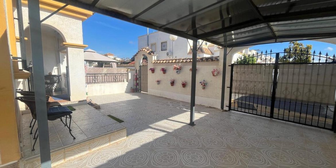 158389-townhouse-for-sale-in-torrevieja-30696195-large